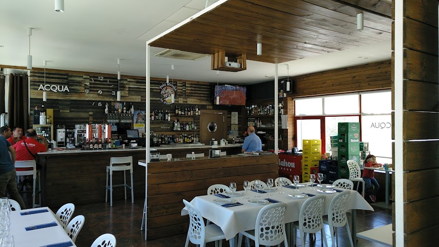 Acqua Pub & Restaurant