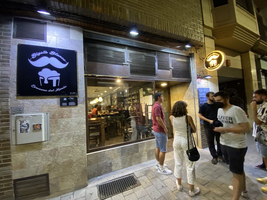 Bigote Blanco Cervezas del Mundo.