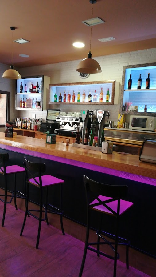 Cafetería Cervecería El Barrio.