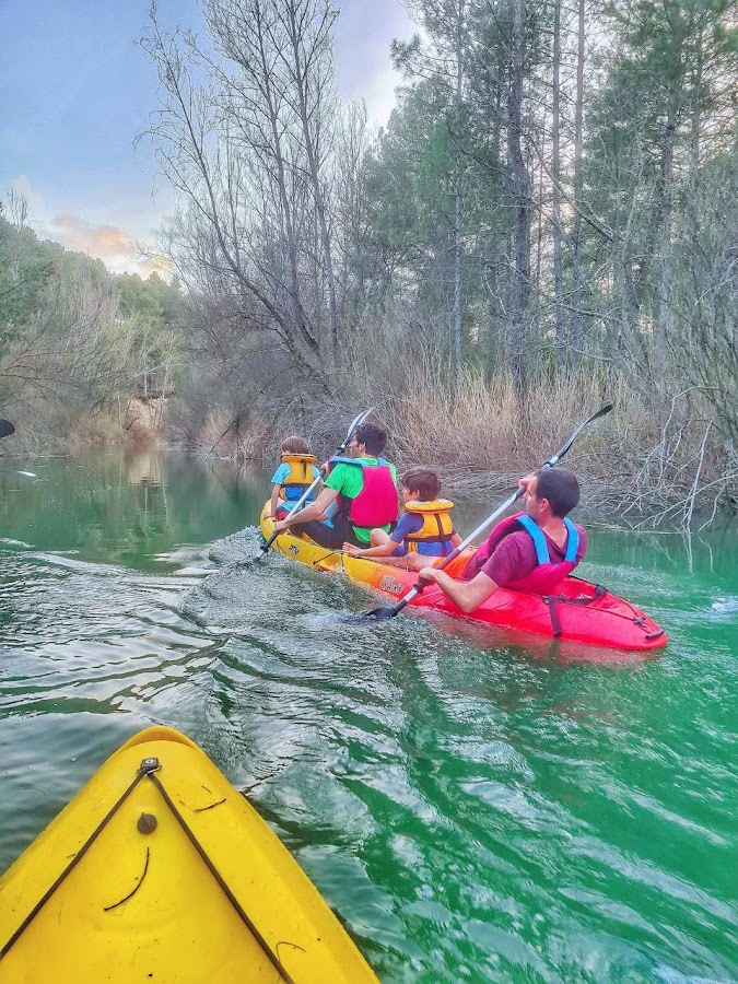 Centro de Aventura Libélula · Cuenca · Piraguas y Tiendas Árbol
