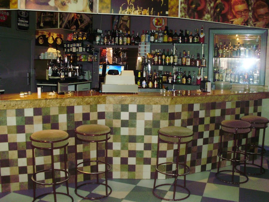 Disco Bar Azul y Blanco