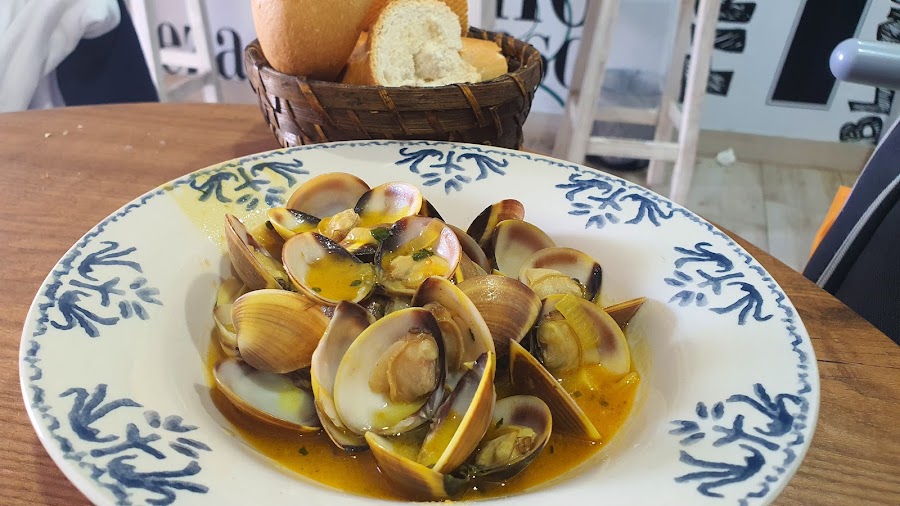 Esta y otras 3 más (Bar Terraza)