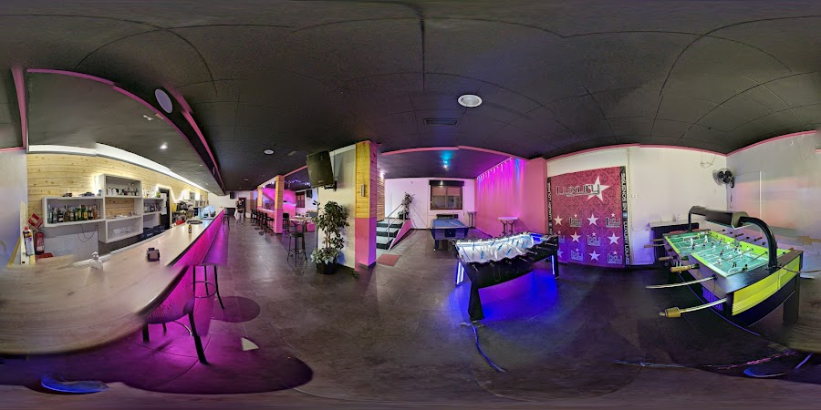 Luxury LOUNGE & BAR.