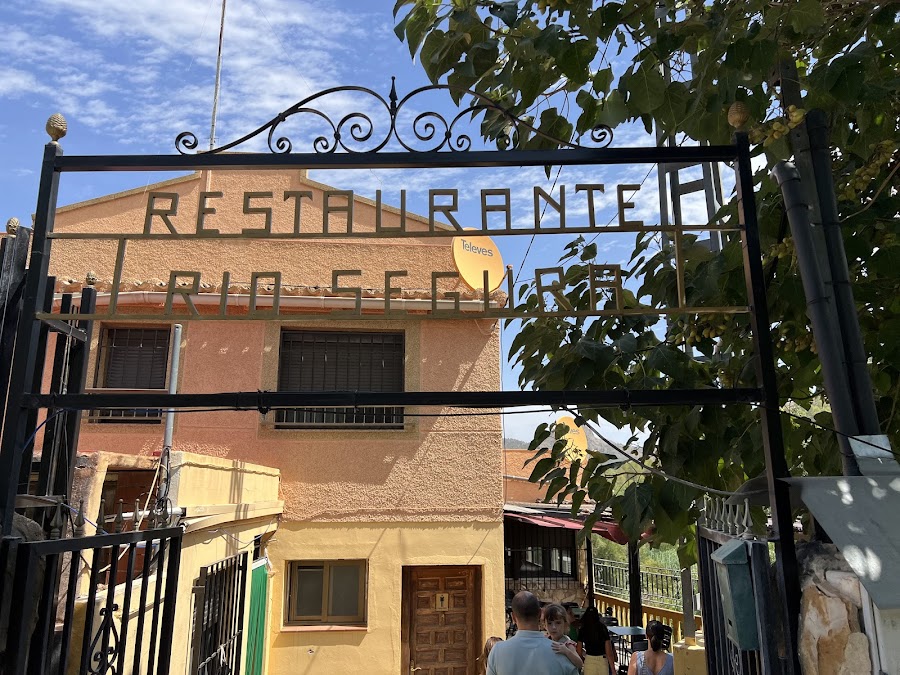 RESTAURANTE RÍO SEGURA.
