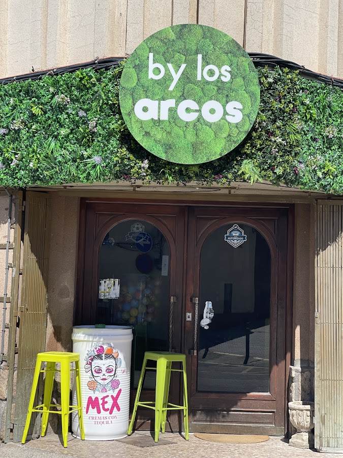 By- Los Arcos