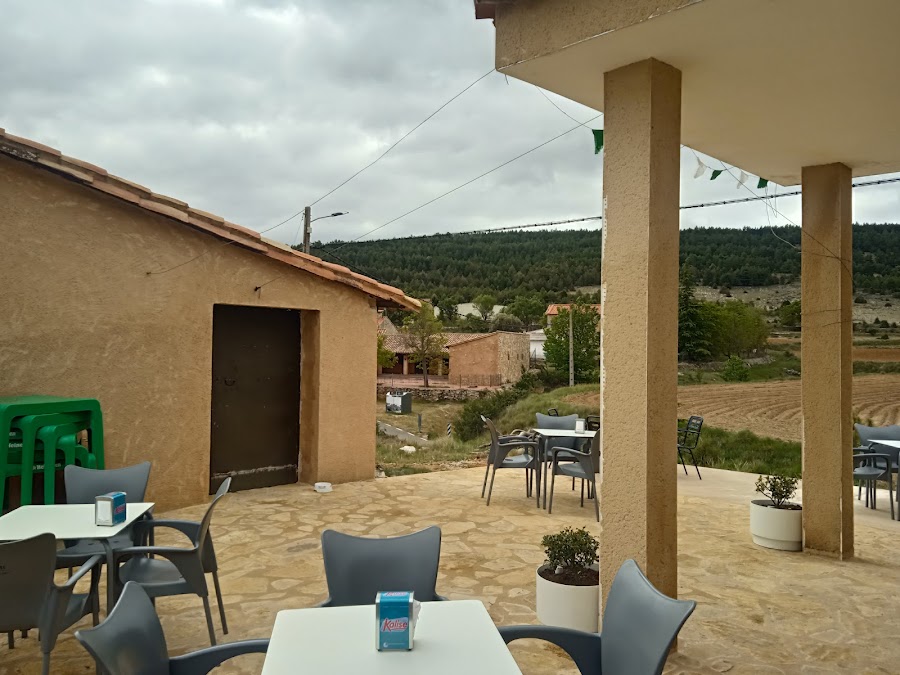 Local social de Arroyo Cerezo Roca de Guia