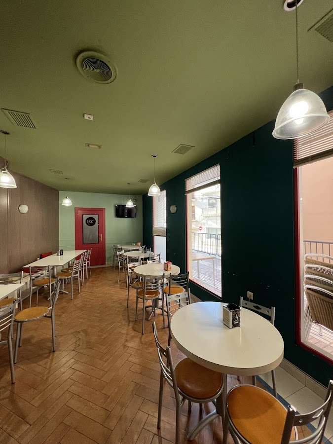 Pastelería-Pizzas La Bamba